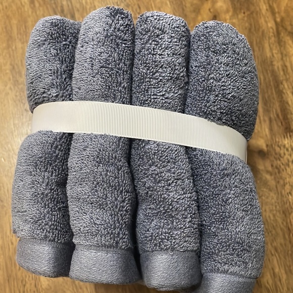 NWT Hand Towels and Wash cloths Set - Picture 3 of 7